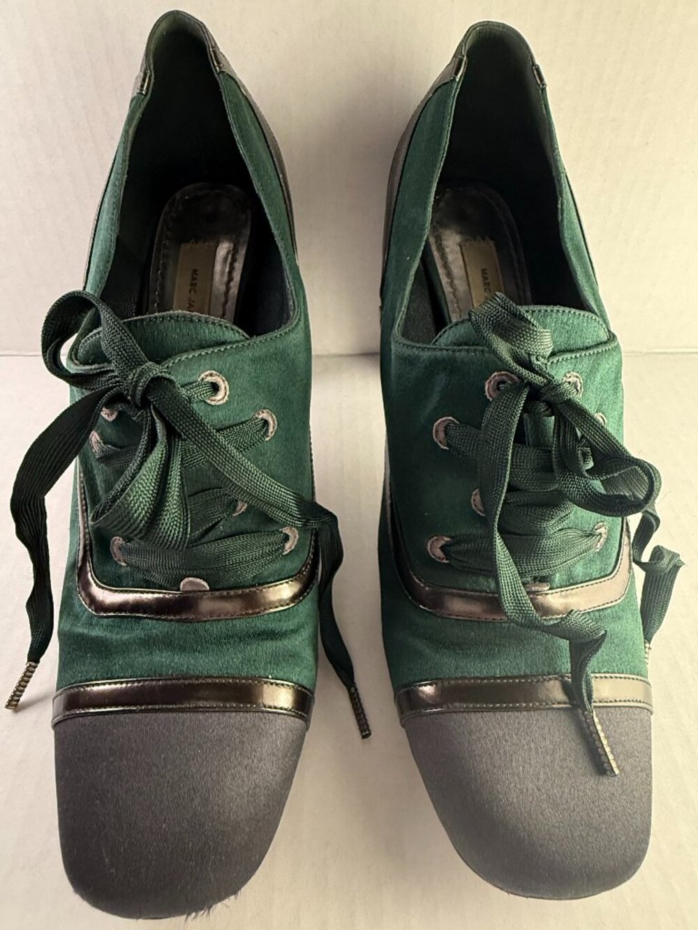 VINTAGE MARC JACOBS GREEN SATIN LACE-UP HEEL WITHY CAP TOE